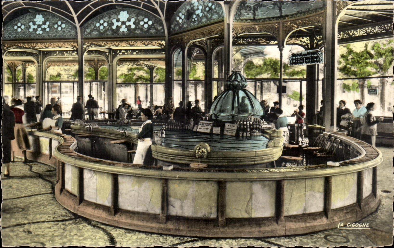 CPSM Vichy Reine des Villes d'Eaux Source Chamel