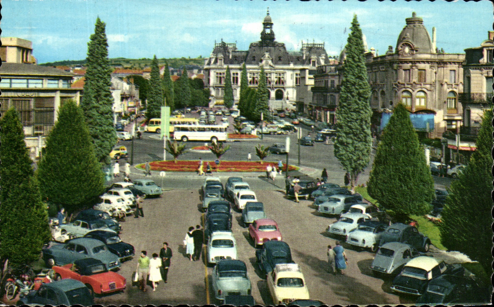 CPA Vichy Place de l'Hotel de Ville 