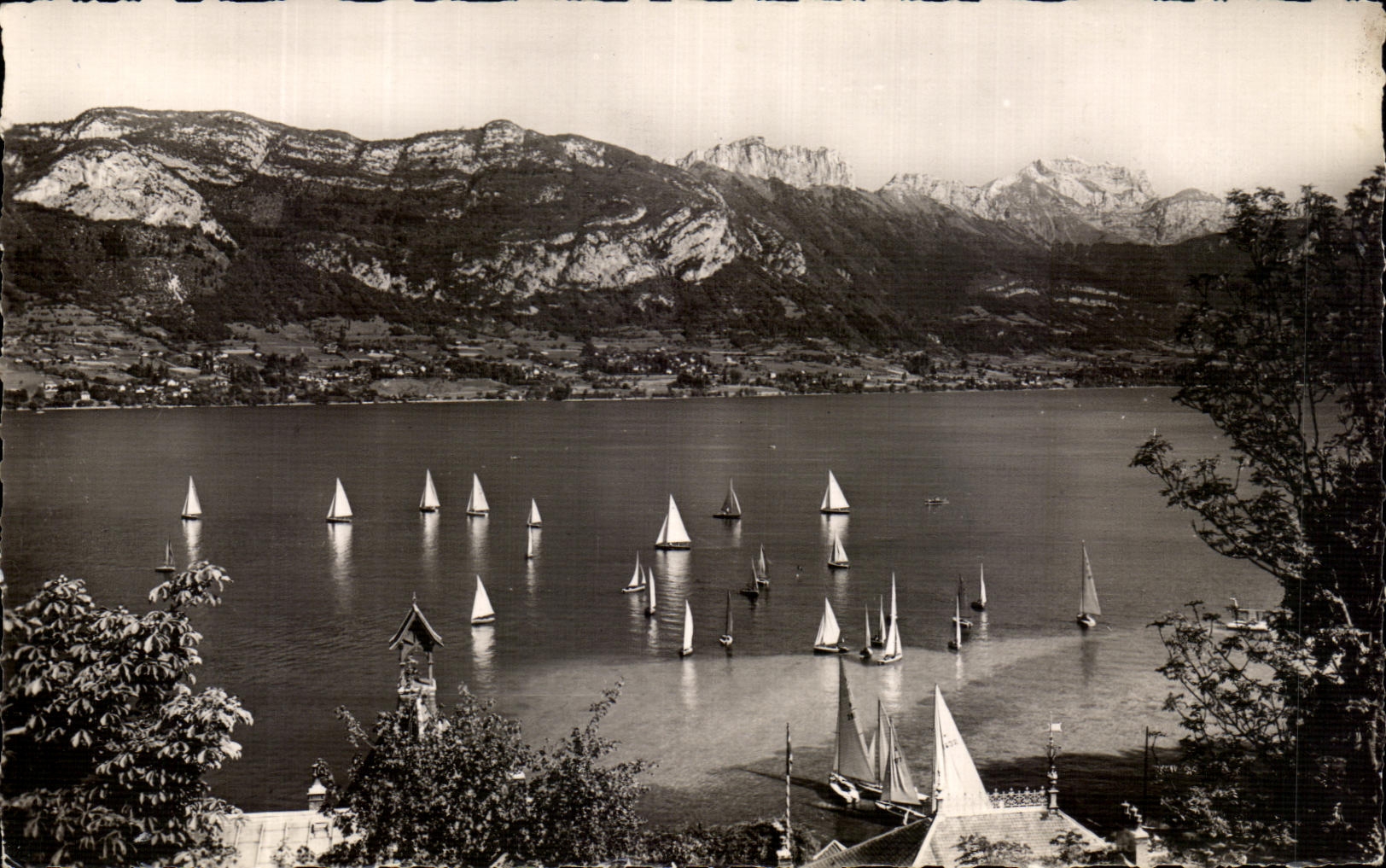 CPA Lac Annecy Regates has beautiful shore