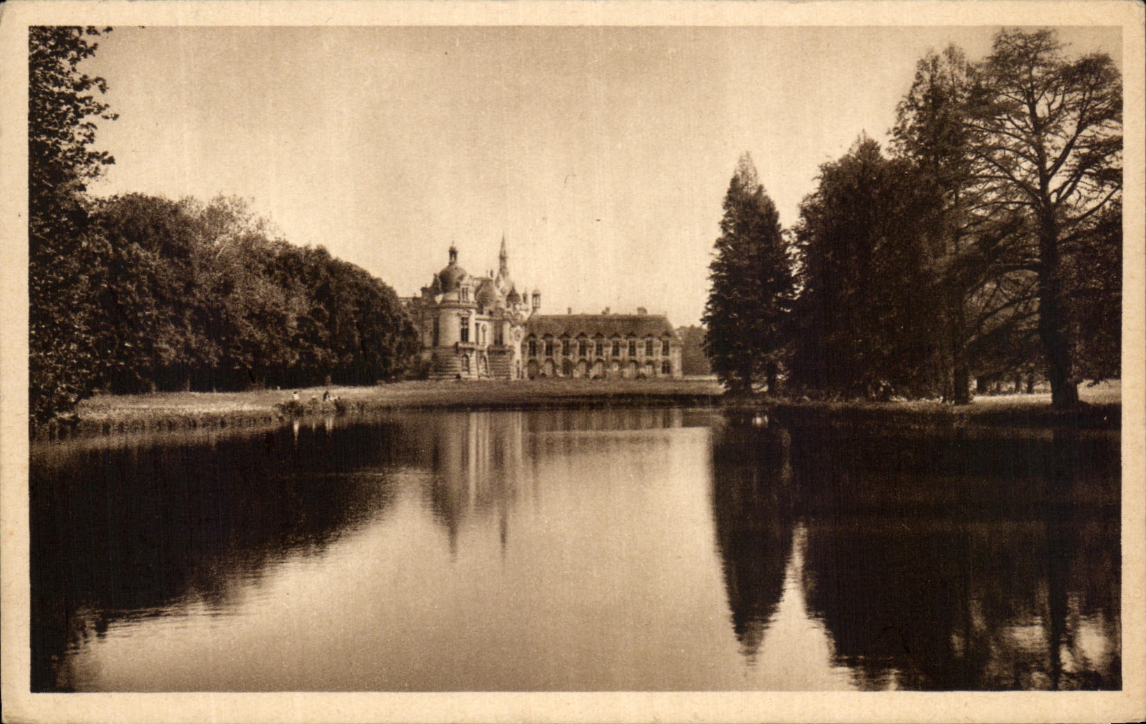 CPA Castle of Chantilly Seen of the Park