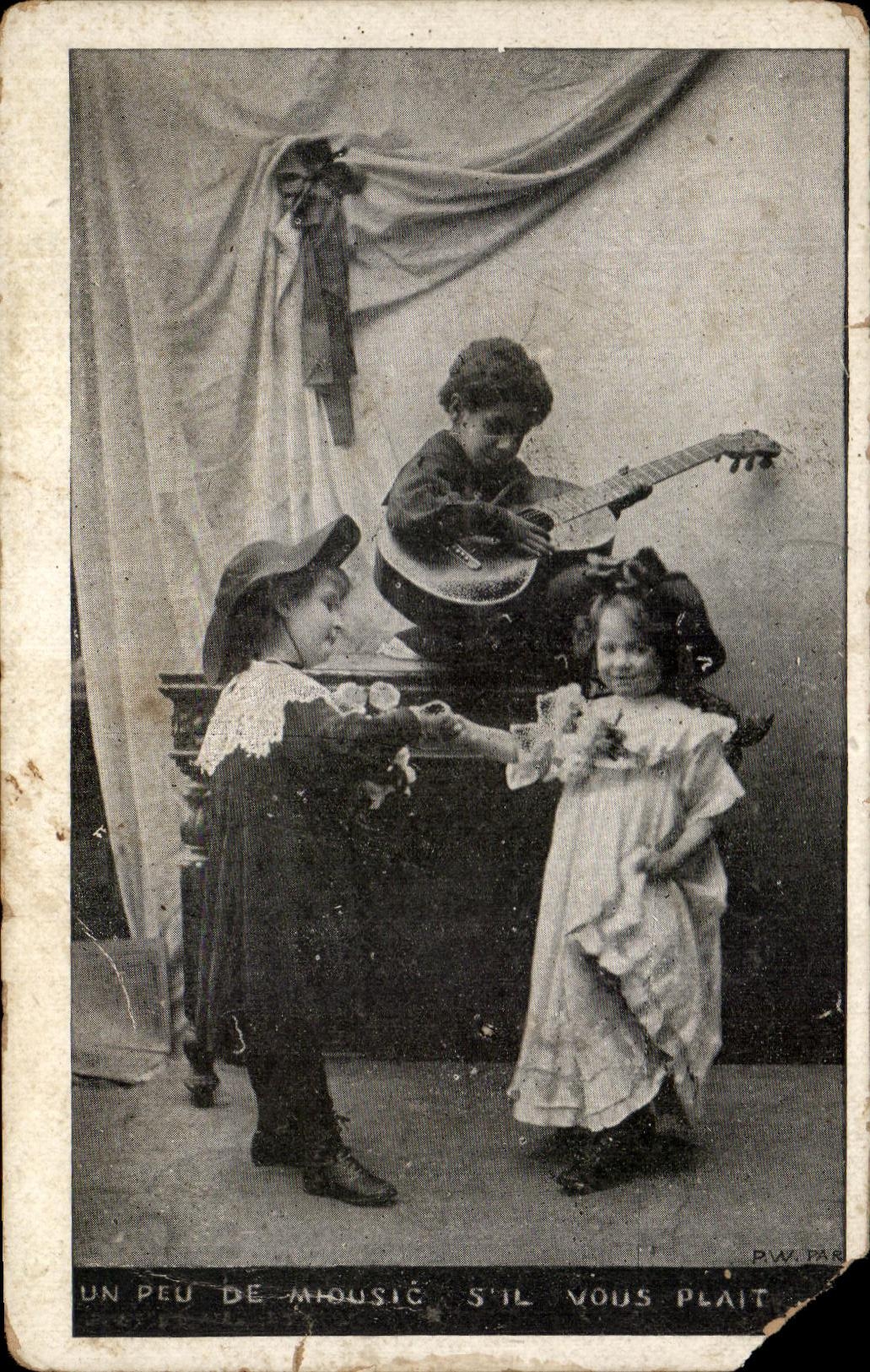 CPA un folklore de Guitre de los ninos de Little De Miousic por favor