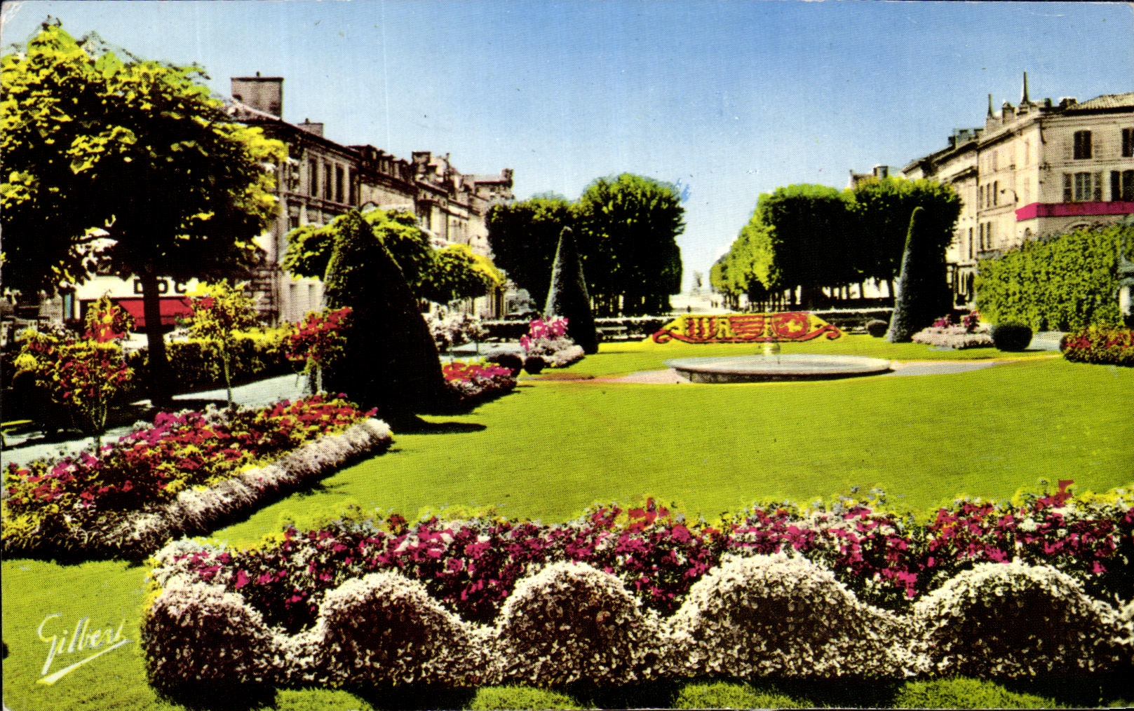 CPM Angouleme Jardins de I'Hotel de Ville