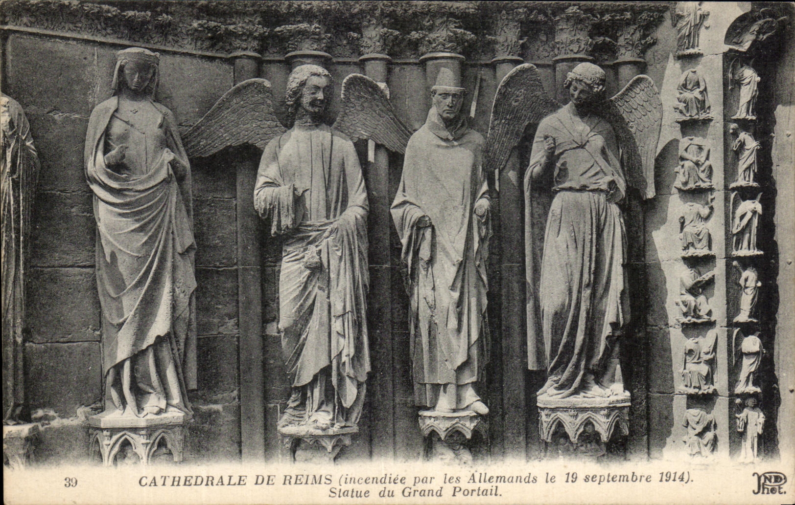 CPA Cathedrale De Rheims Statue of the Large Gate