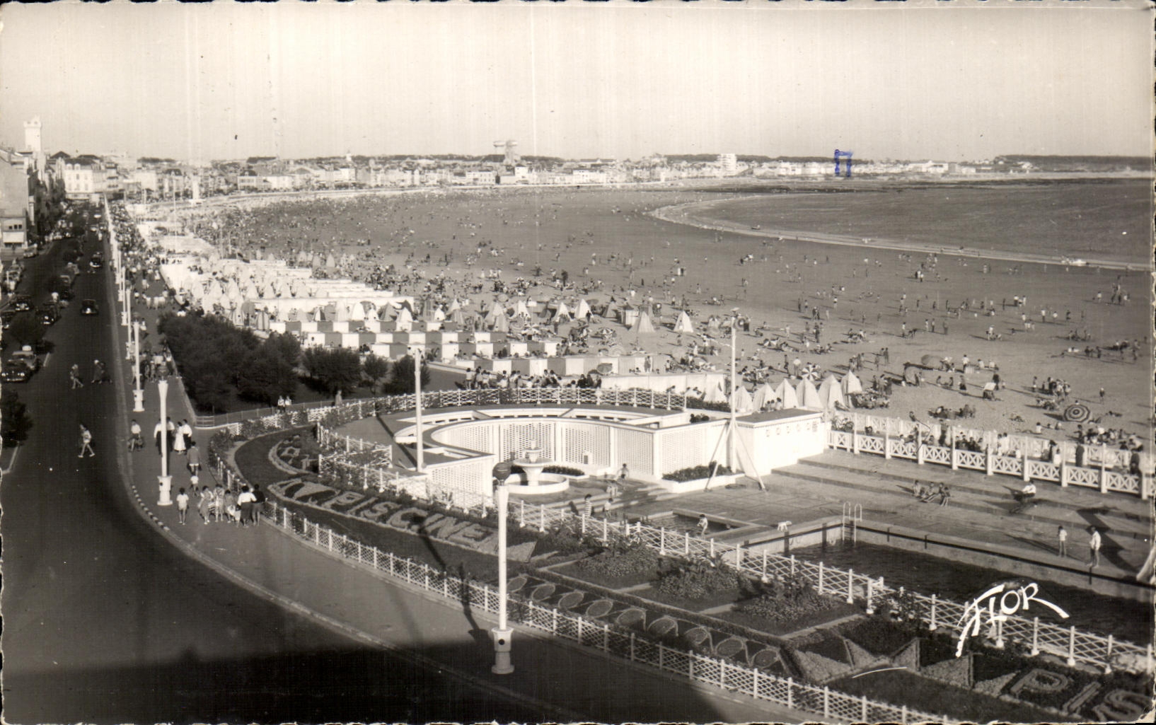 CPA Sables d'Olonne the Beach and the embankment
