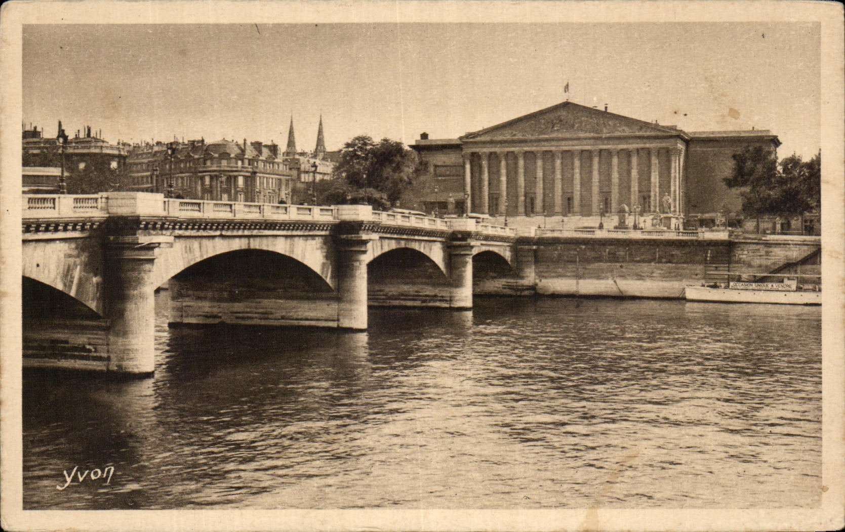 CPA Paris While Strolling the House of Commons and the Bridge of the Harmony The chamber off Deputies
