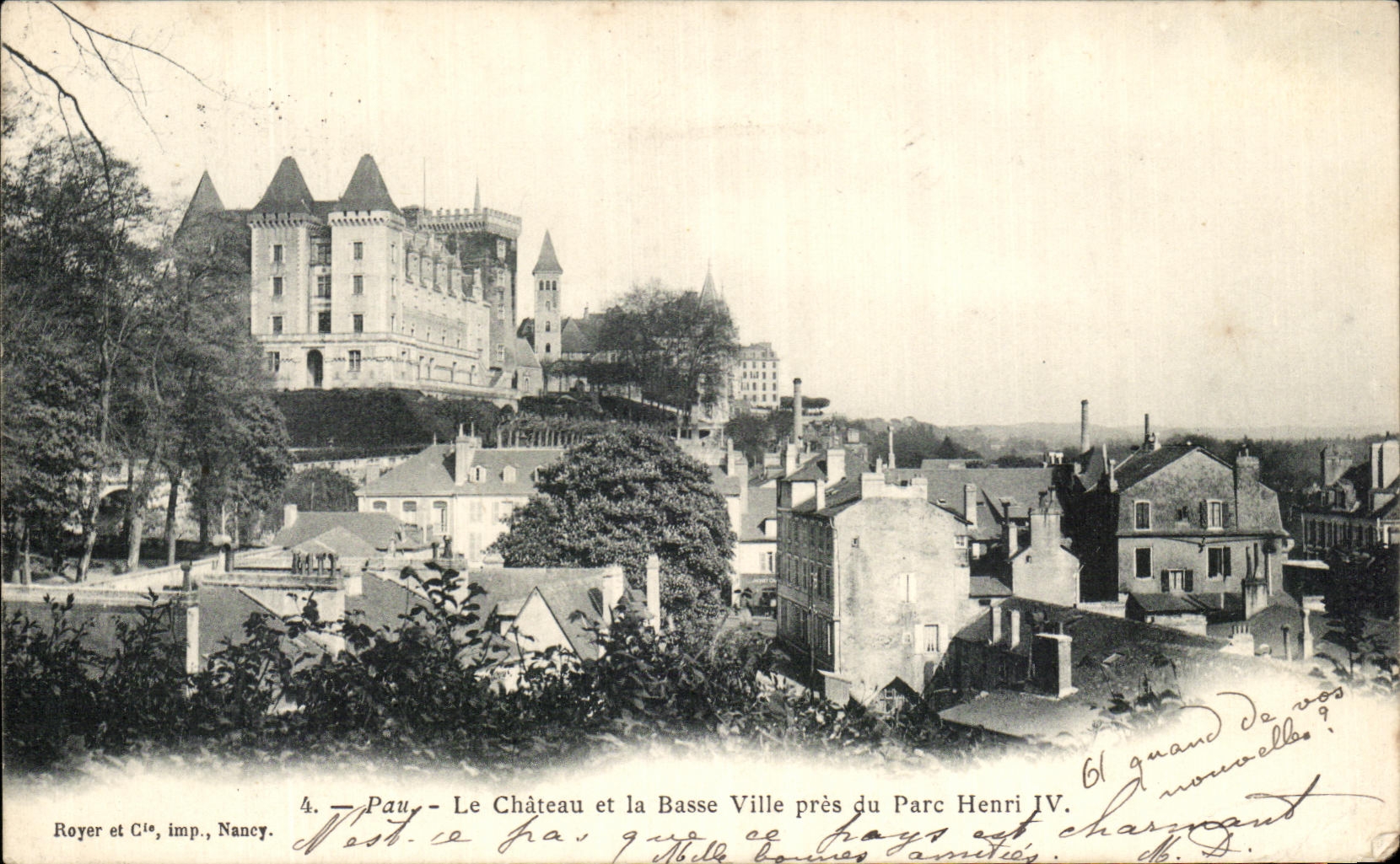 CPA Pau Le Chateau et la Basse Ville pres du Parc Henri IV