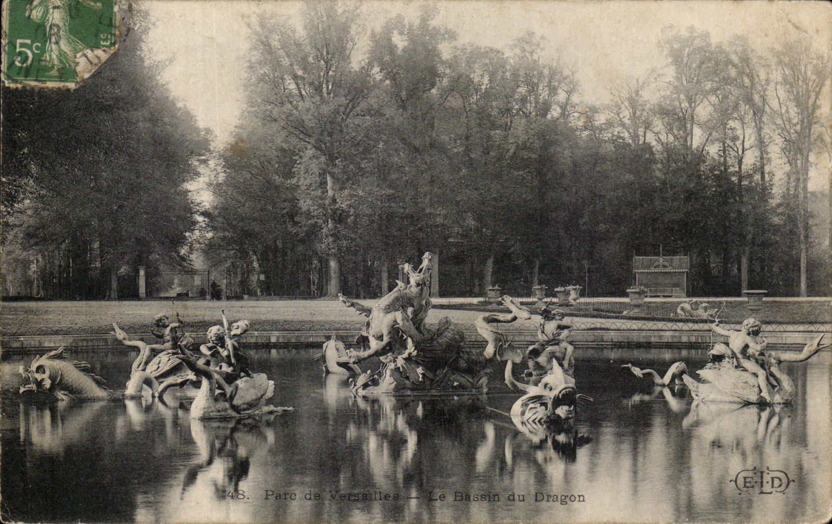 CPA Parc De Versailles Le bassin Du Dragon