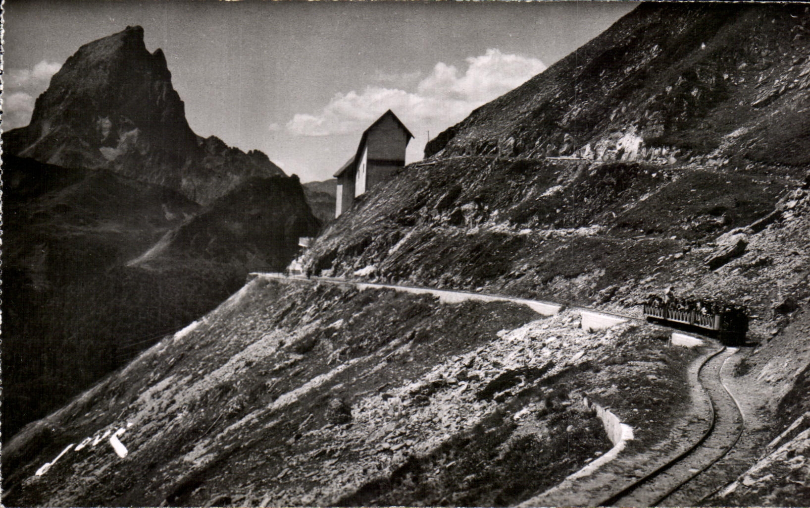 CPA Valley D' Ossau the Peak of Ossau And the train of Artouste