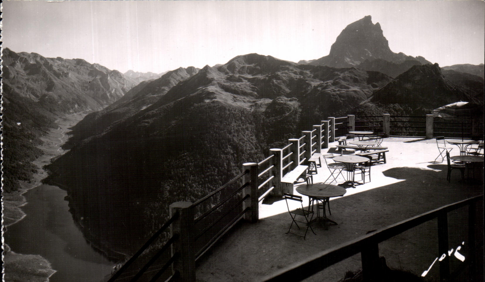 CPA Valley D' Ossau the terrace of the restaurant of the teleferic of Artouste