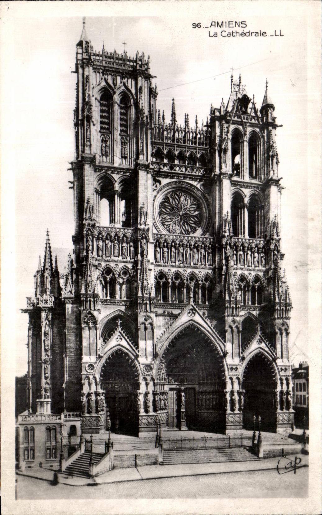 CPA Amiens the Cathedral