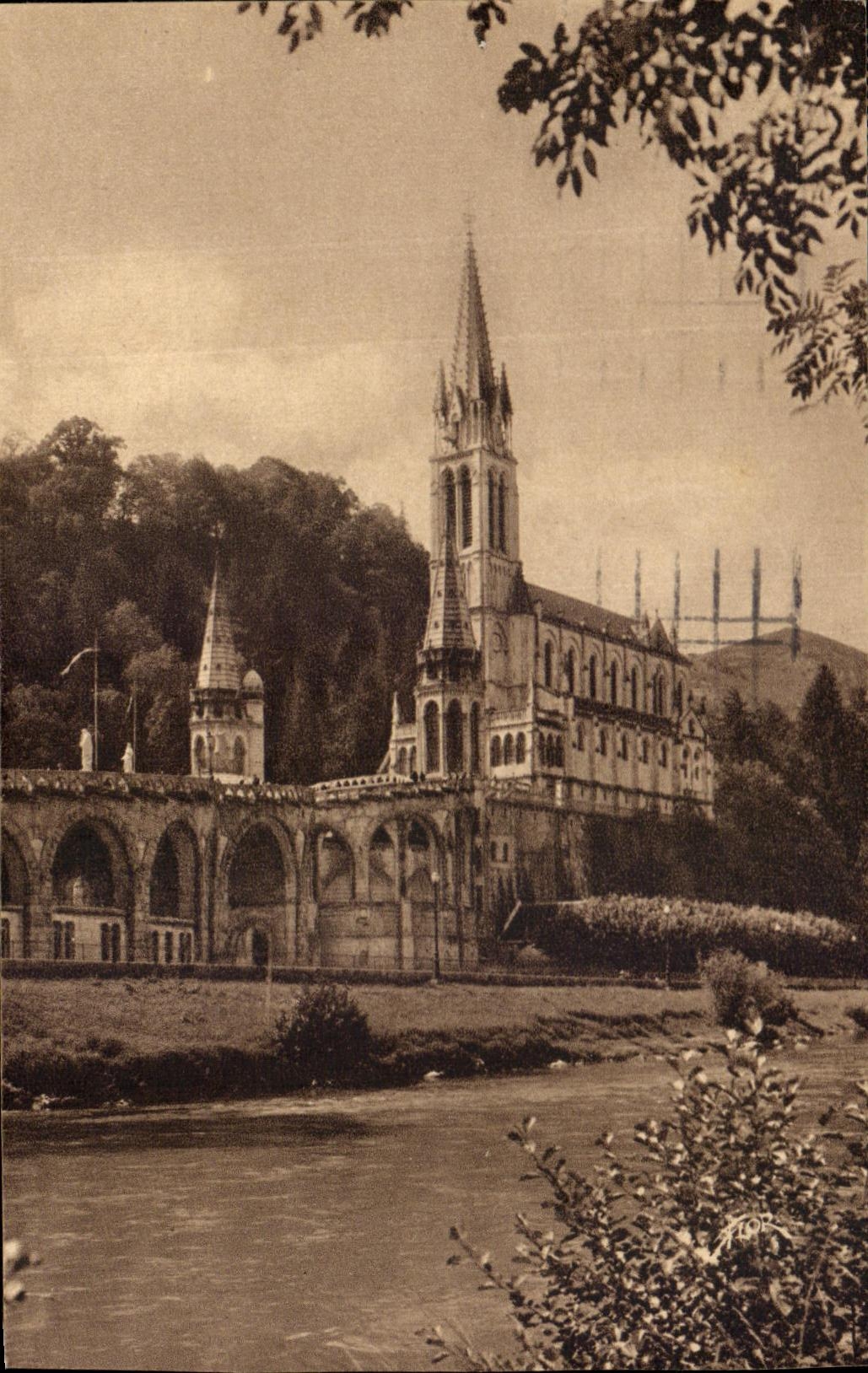 CPA Lourdes the Basilica at the bottom of the gave