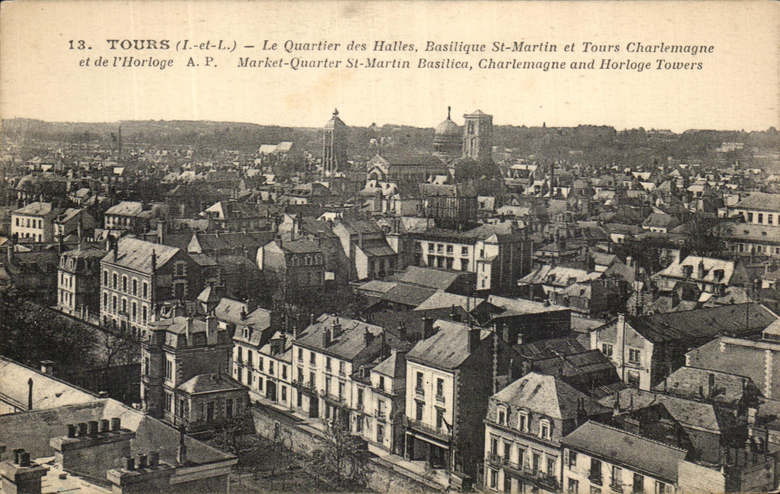 CPA Tours Le Quartier des Halles Basilique St Martin et Tours Charlemagne