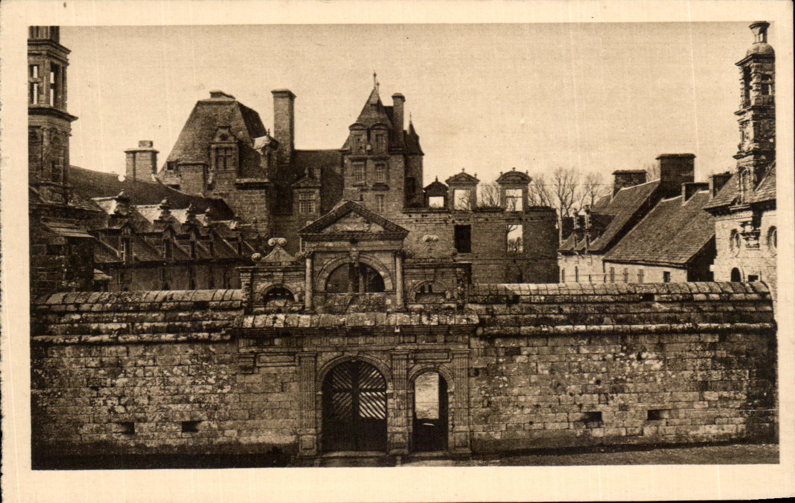 CPA Castle of Kerjean Principal Frontage the Large Gate