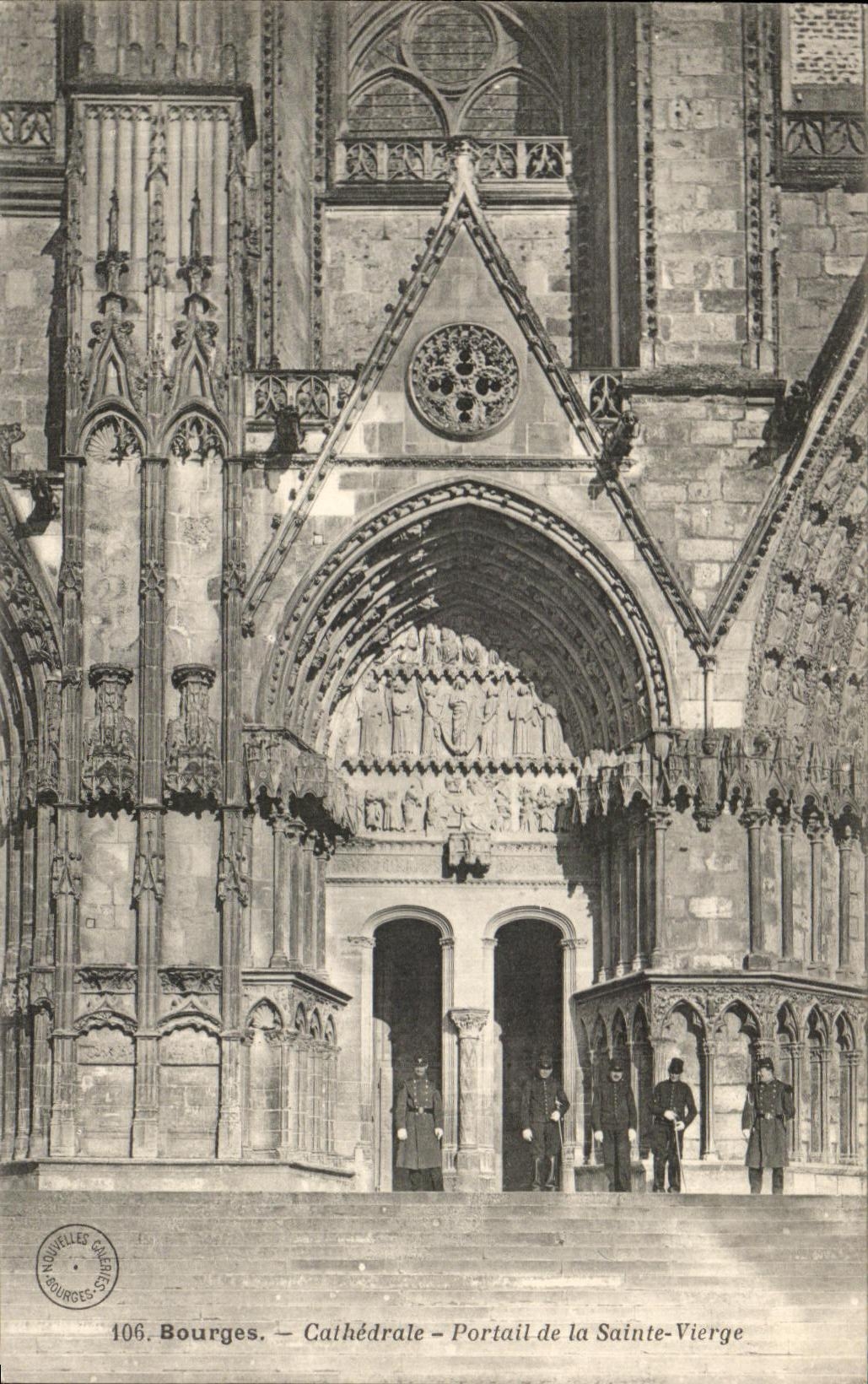 Puerta de la catedral de CPA Bourges de la Virgen de Sainte los soldados de Militaria