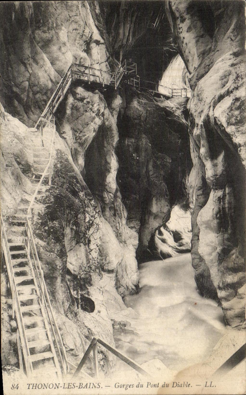 CPA Thonon Les Bains Falls of the Bridge of the Devil