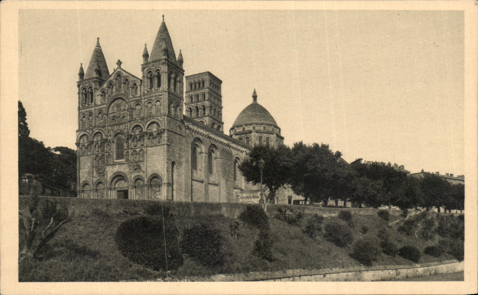 CPA Angouleme Cathedrale Saint Pierre