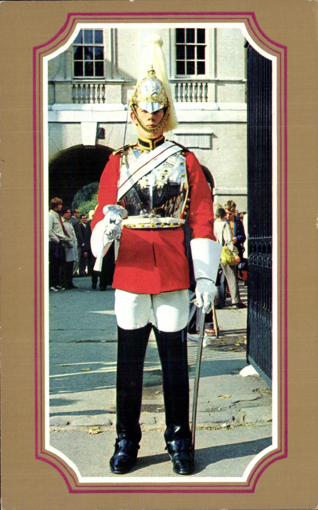 MODERN CARD Guards At Whitehall London Militaria