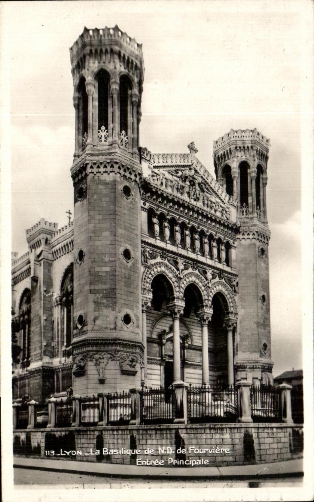 CPA Lyon Basilique De Fourviere Main entrance