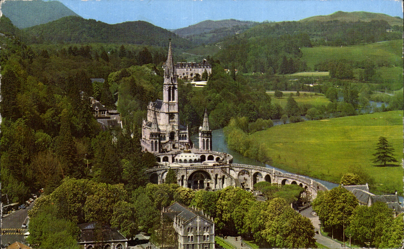 MODERN CARD Lourdes Seen on the Basilica