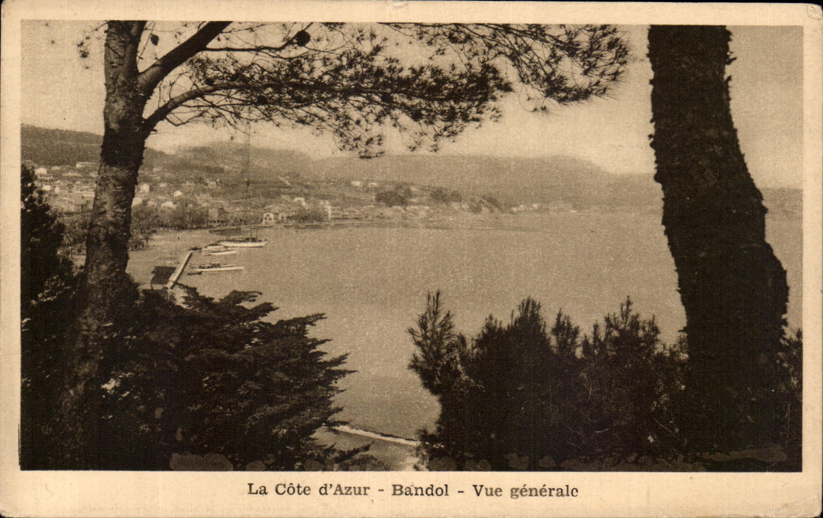 CPA La Cote D'Azur Bandol Vue generale