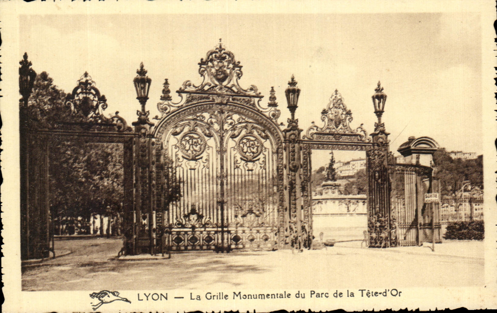 CPA Lyon the Monumental Grid of the Park of the Gold Head