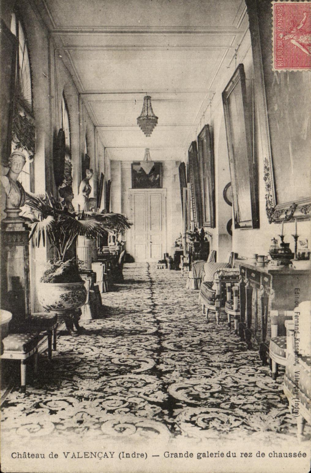 CPA Castle of Valencay Grande Gallery of rez of roadway