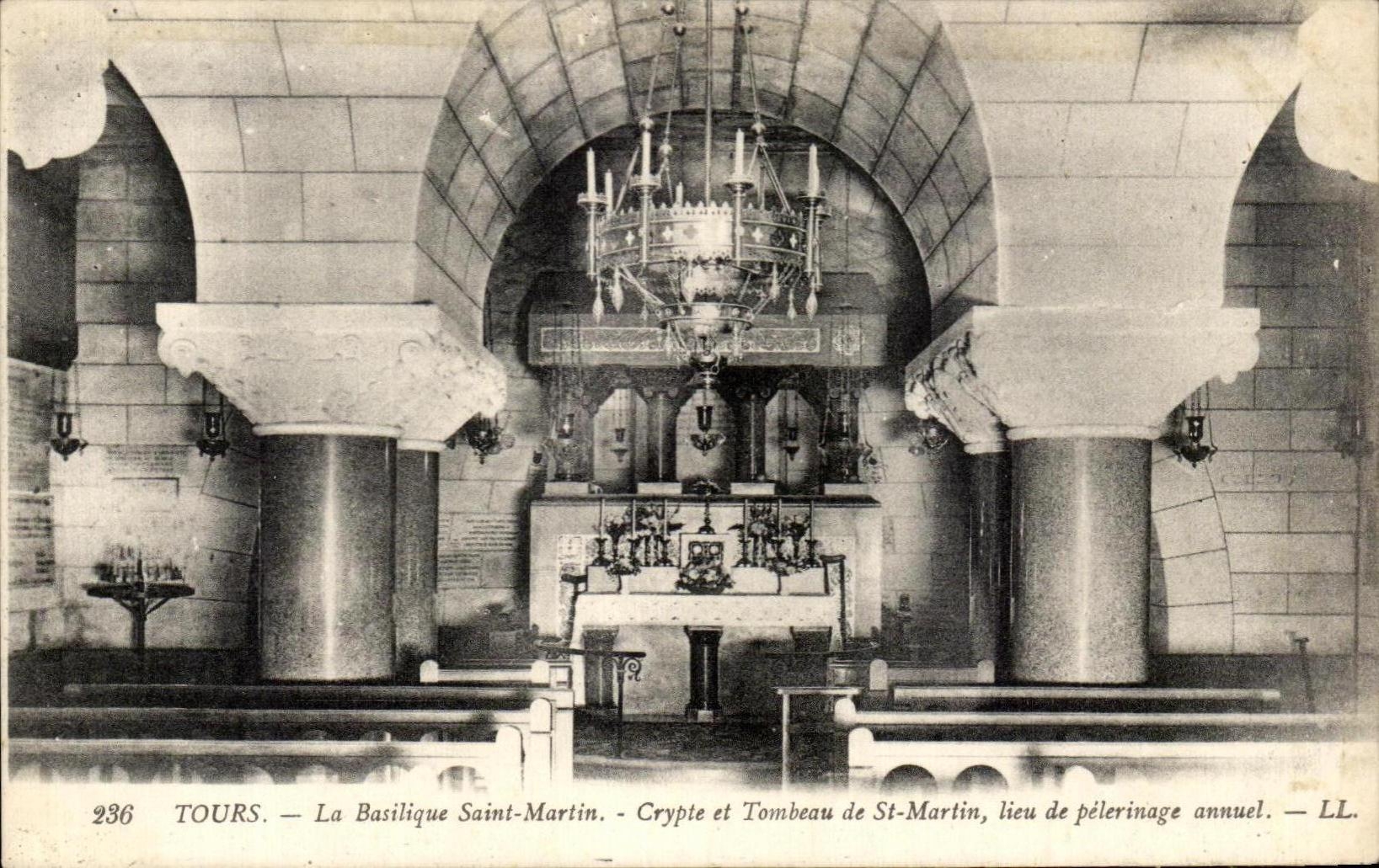 CPA Tours La Basilique Saint Martin Crypte et Tombeau de St Martin lieu de Pelerinage