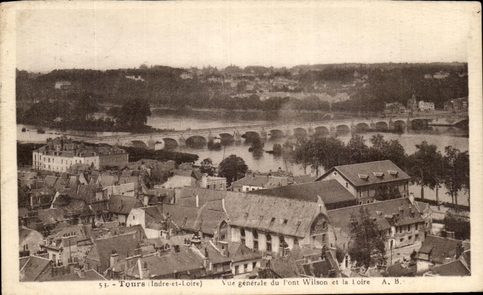 CPA Tours Vue Generale du Pont Wilson et la Loire