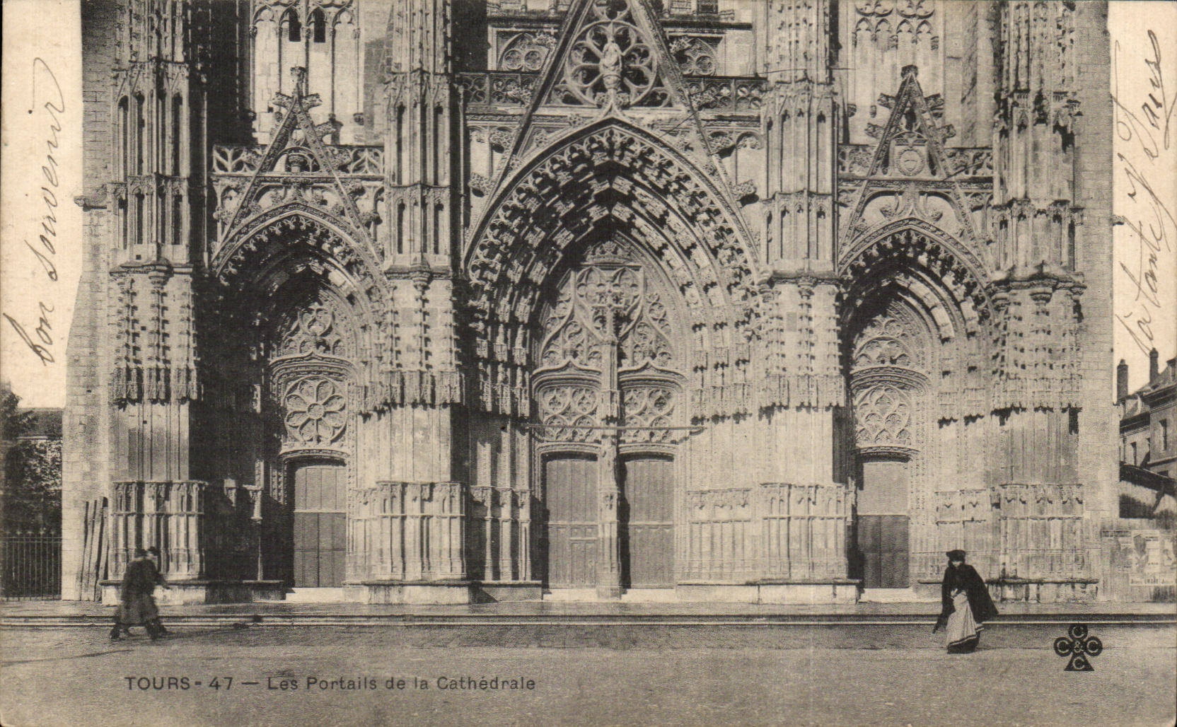 CPA Tours Les Portails de la Cathedrale