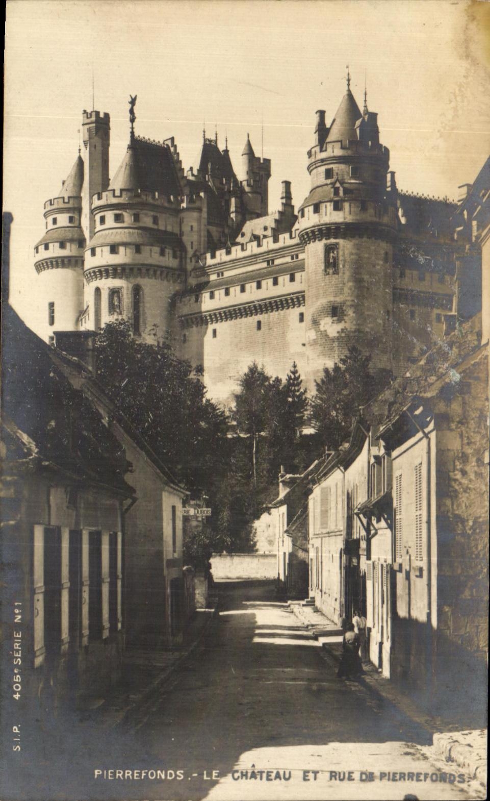 CPA Pierrefonds Le Chateau Et Rue De Pierrefonds