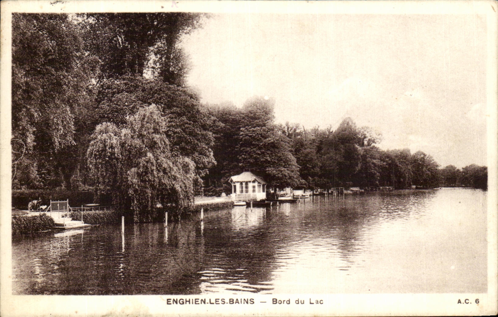 CPA Enghien Les Bains Edge of the Lake