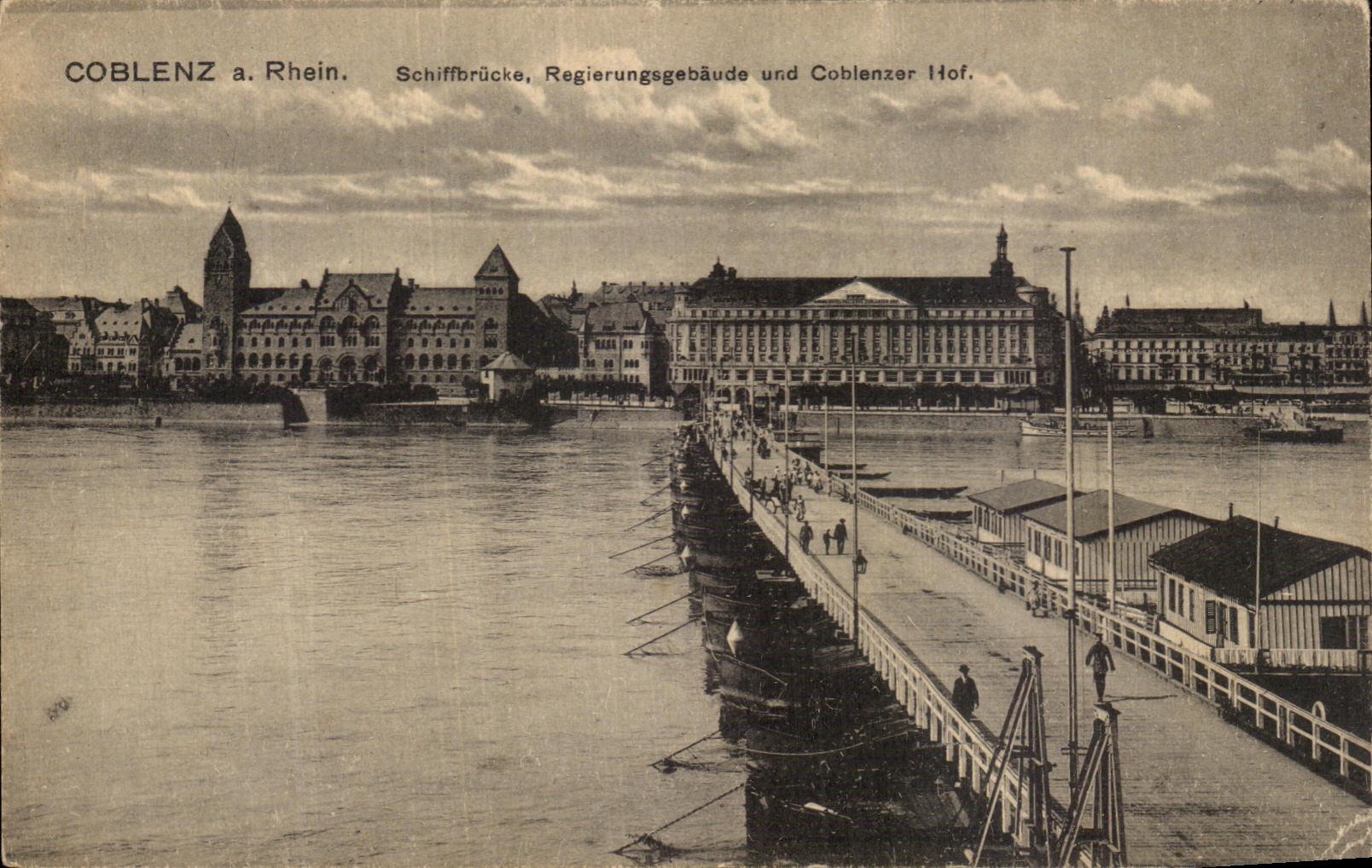 CPA Coblenz Rhein Schiffbrucke Regierungsgebaude und Coblenzer