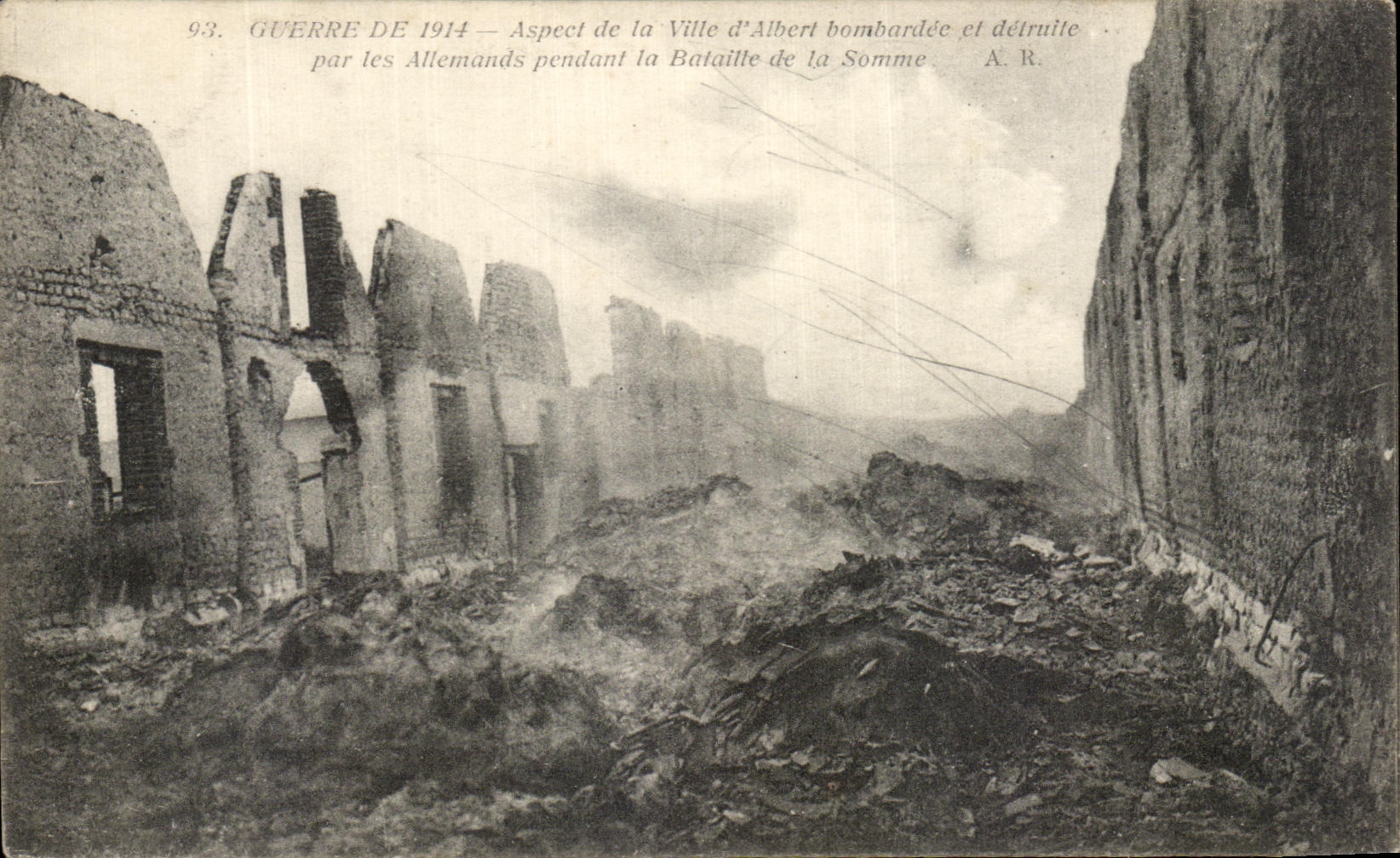 CPA Aspect Of the Town of Albert bombardee and destroyed by the Germans during the battle of the Militaria Sum