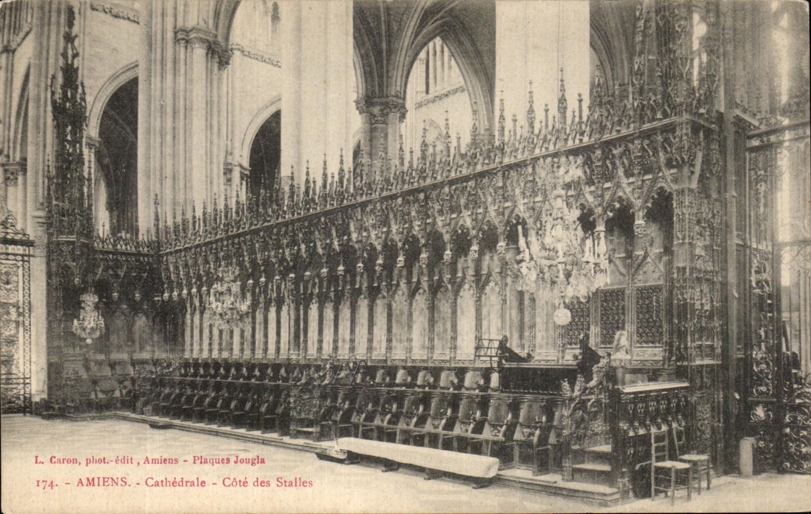 CPA Amiens Cathedrale Dimensions stalls