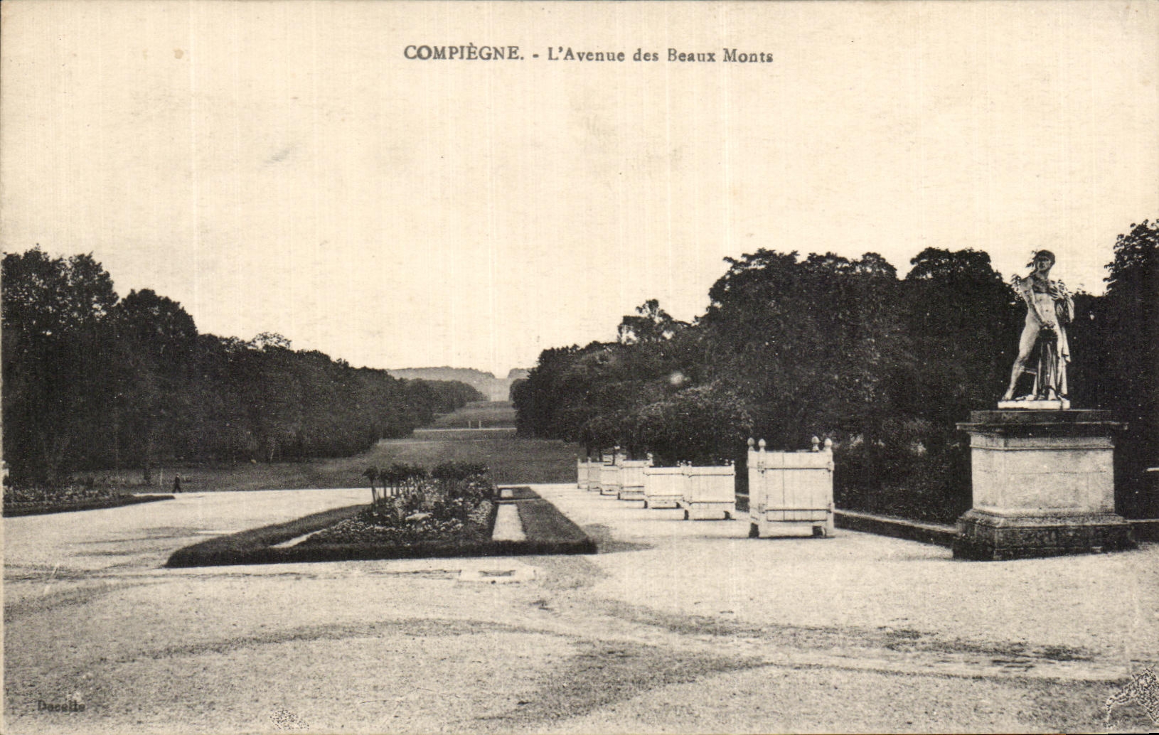 CPA Compiegne the Avenue Of the Beautiful Mounts