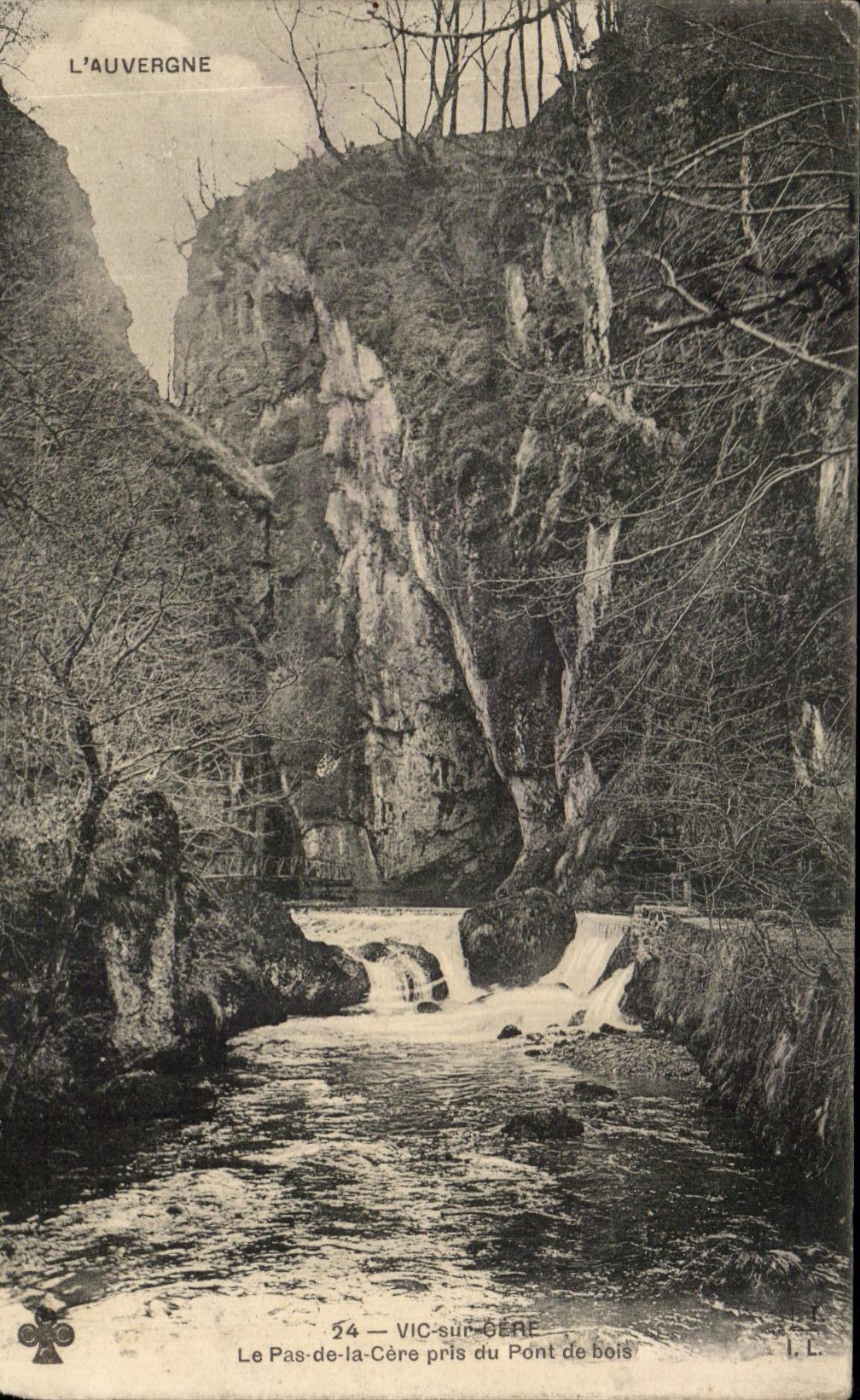 CPA Auveagne Vic on Cere the Step of Cere taken of the wood bridge