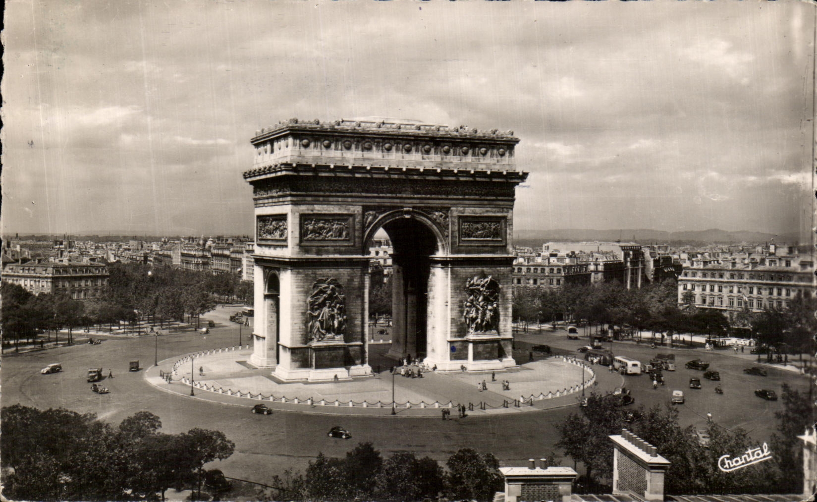 CPA Paris La Place De l'Eglise L'Arc De Triomphe