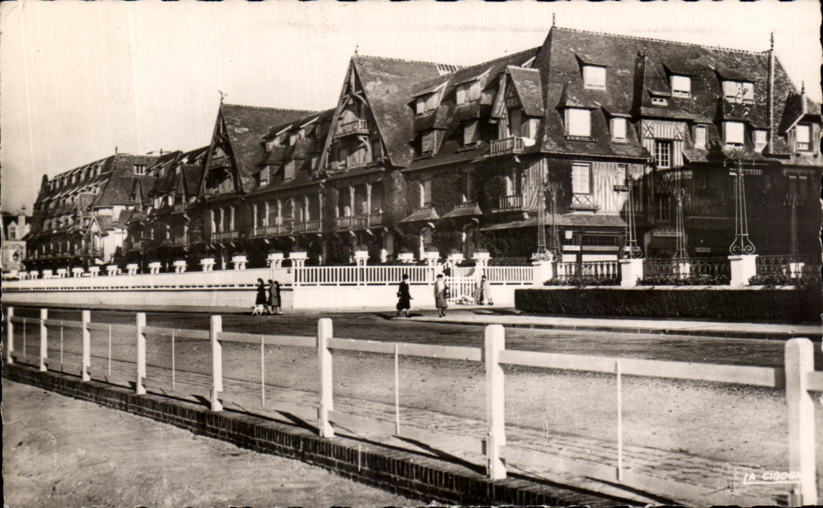 CPA Deauville La Plage Normandy Hotel Vu Des Jardins Du Casino