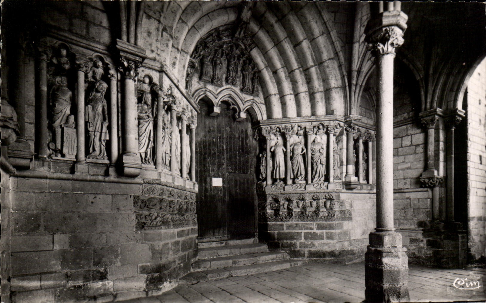 CPA Candes Porche Nord De l'Eglise Collegiale Porche Remarquable Avec Sa Porte Surleevee Et Ses