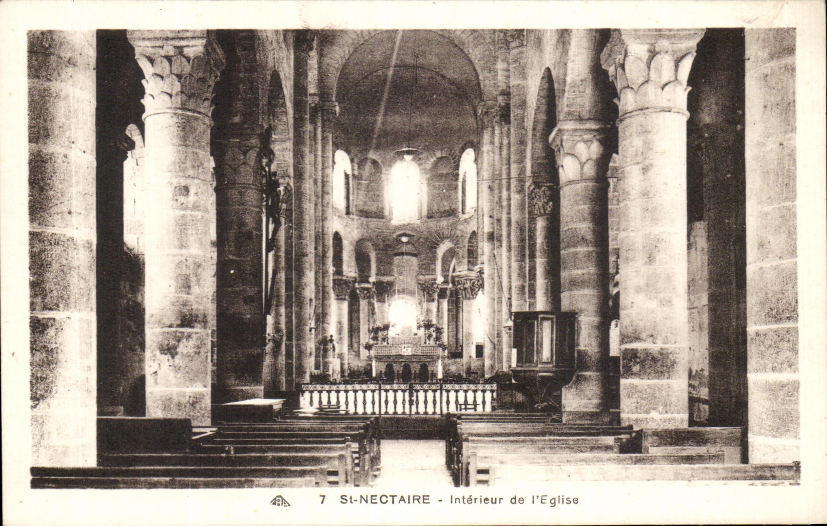 CPA St Interior Nectary of I' Eglise