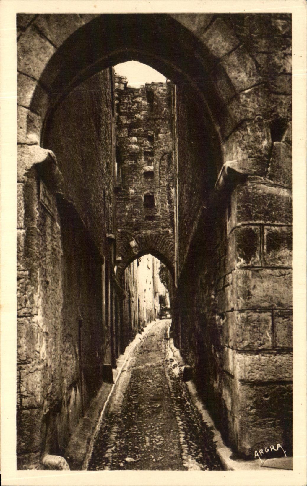 CPA Cahors un carril que da en la calle del castillo del rey