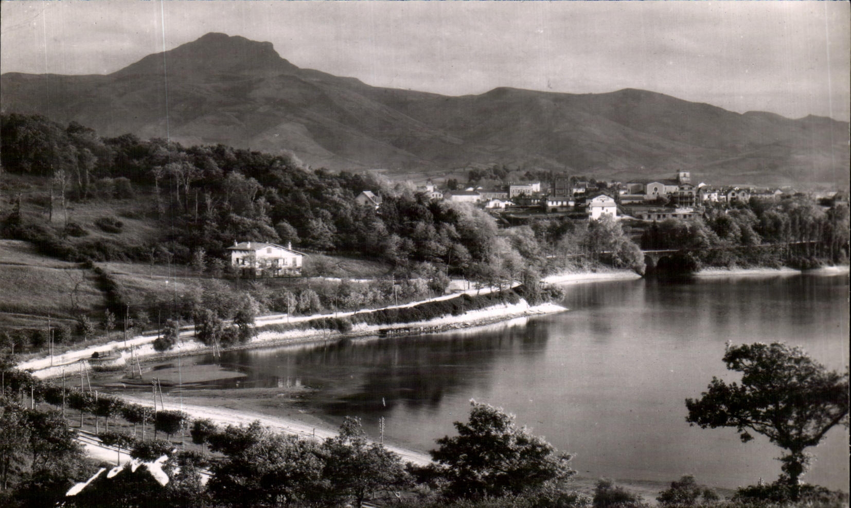 CPA Hendaye the peak of Haya dominates the city