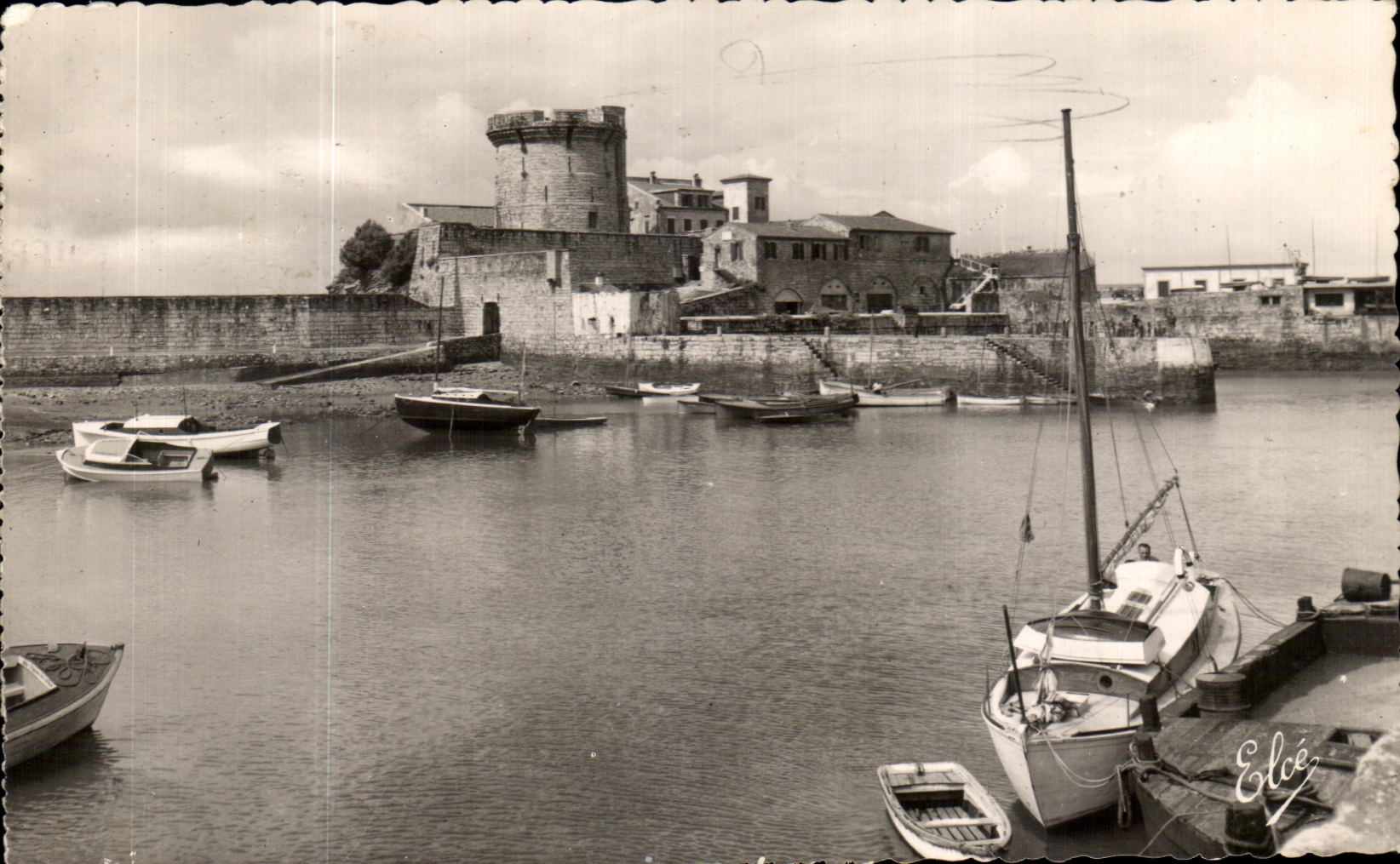 CPA Saint Jean De Luz Basses Pyr Le Fort du Socoa et le Port