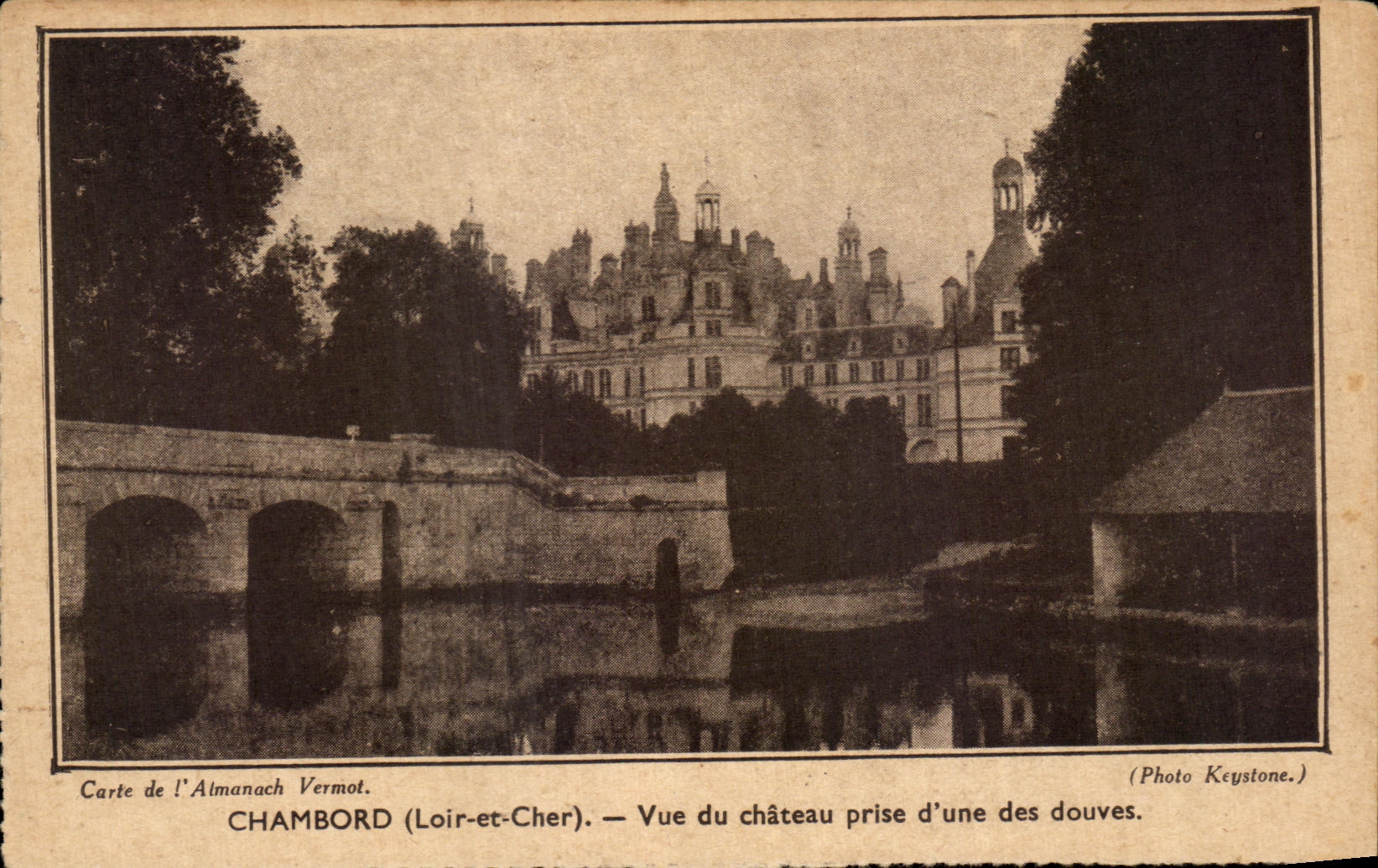 CPA Chambord Vue du Chateau Prise d'une des douves