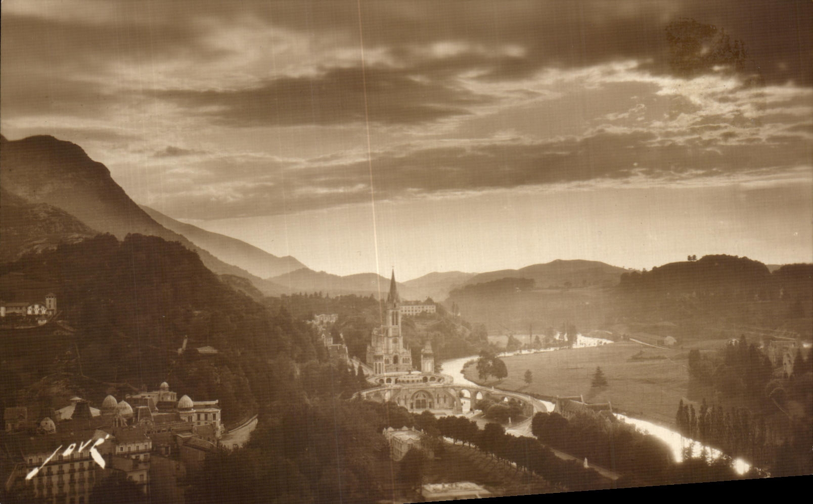 CPA Lourdes the Basilica seen of the Castle
