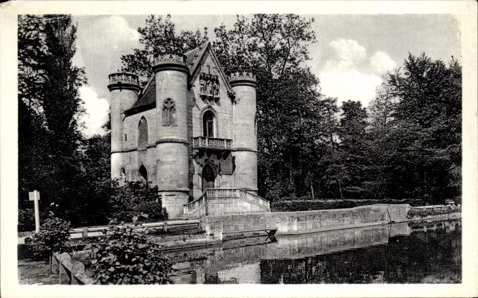 CPA Chantilly Le Chateau de la Reine Blanche