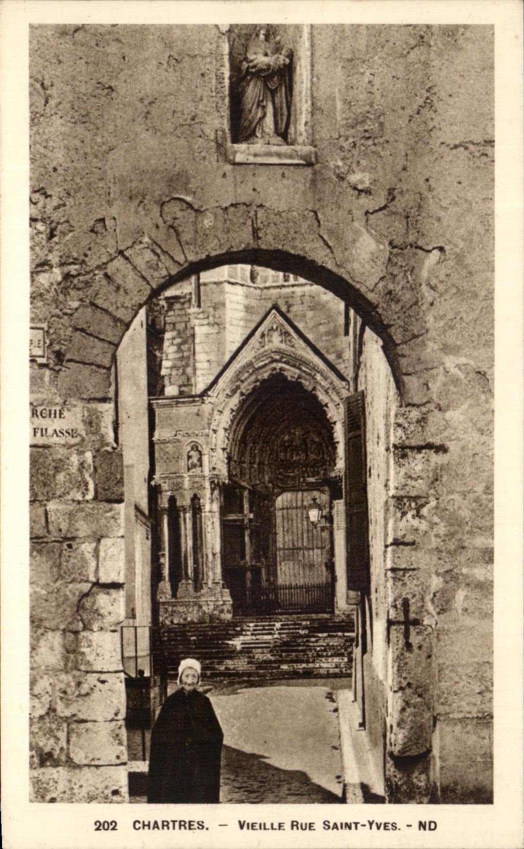 CPA Chartres Old Street Saint Yves