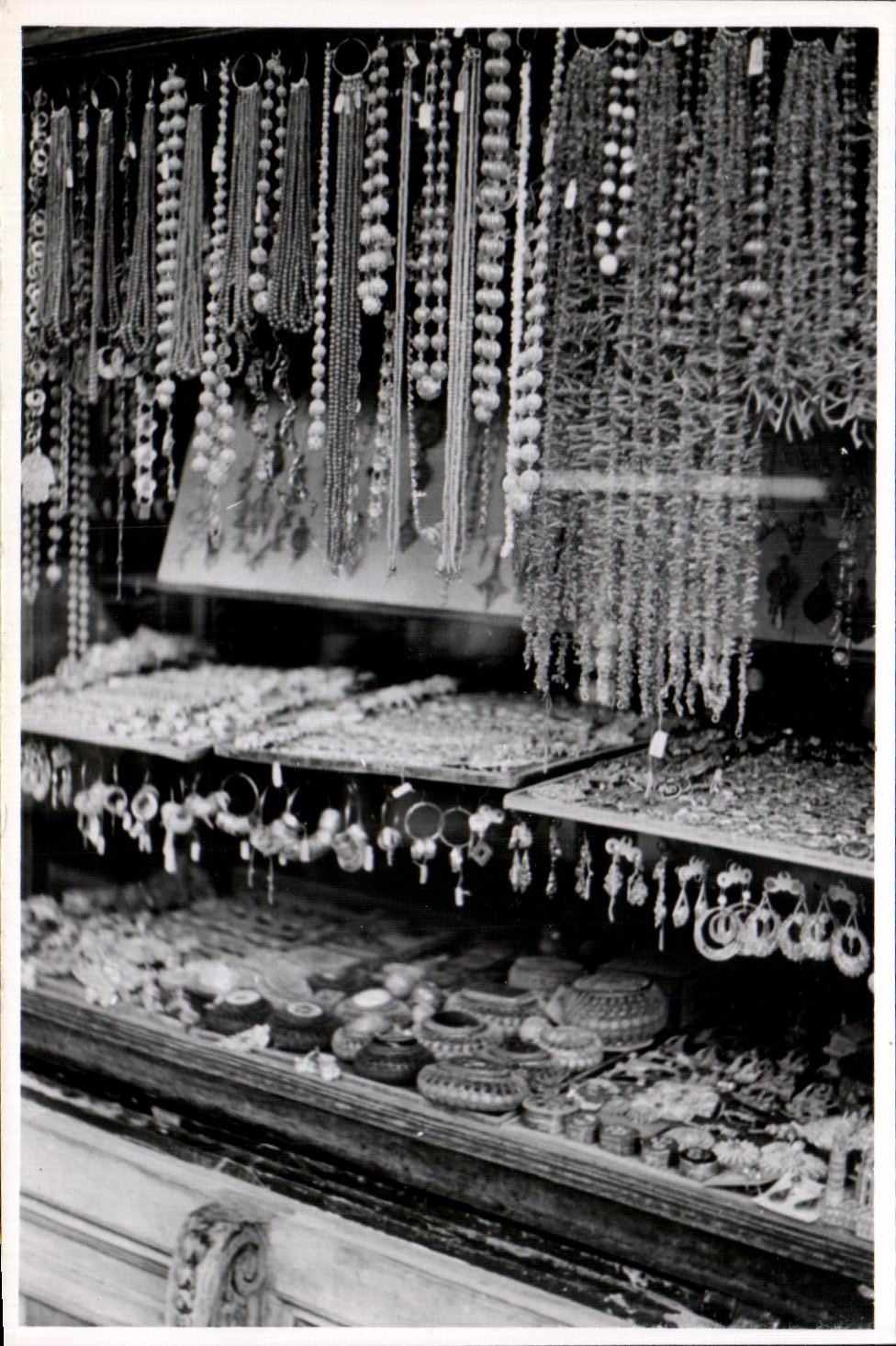 PHOTOGRAPH Italy Florence 1955 Jewels
