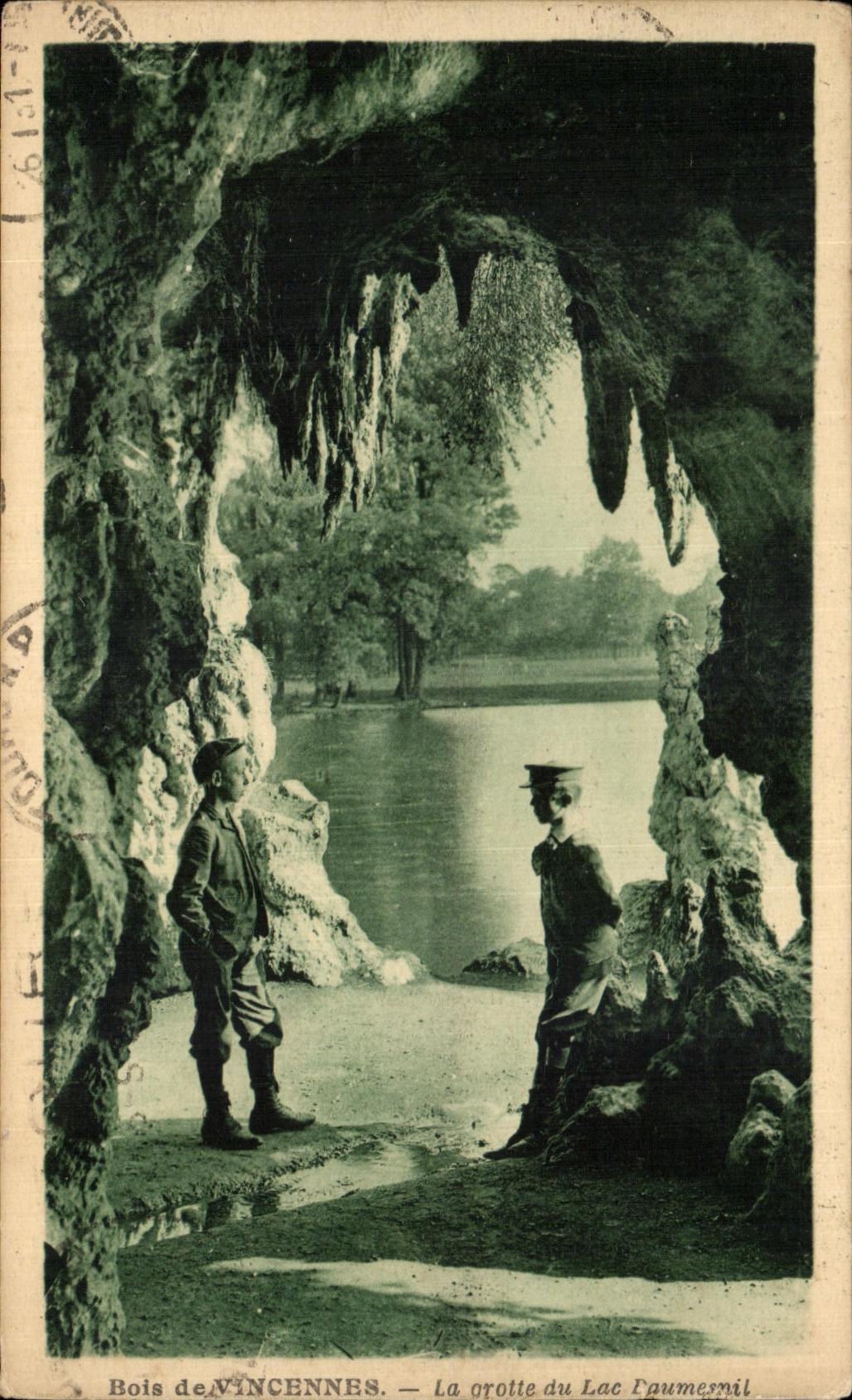 CPA Bois De Vincennes the Cave of the Lake Damesnil Children