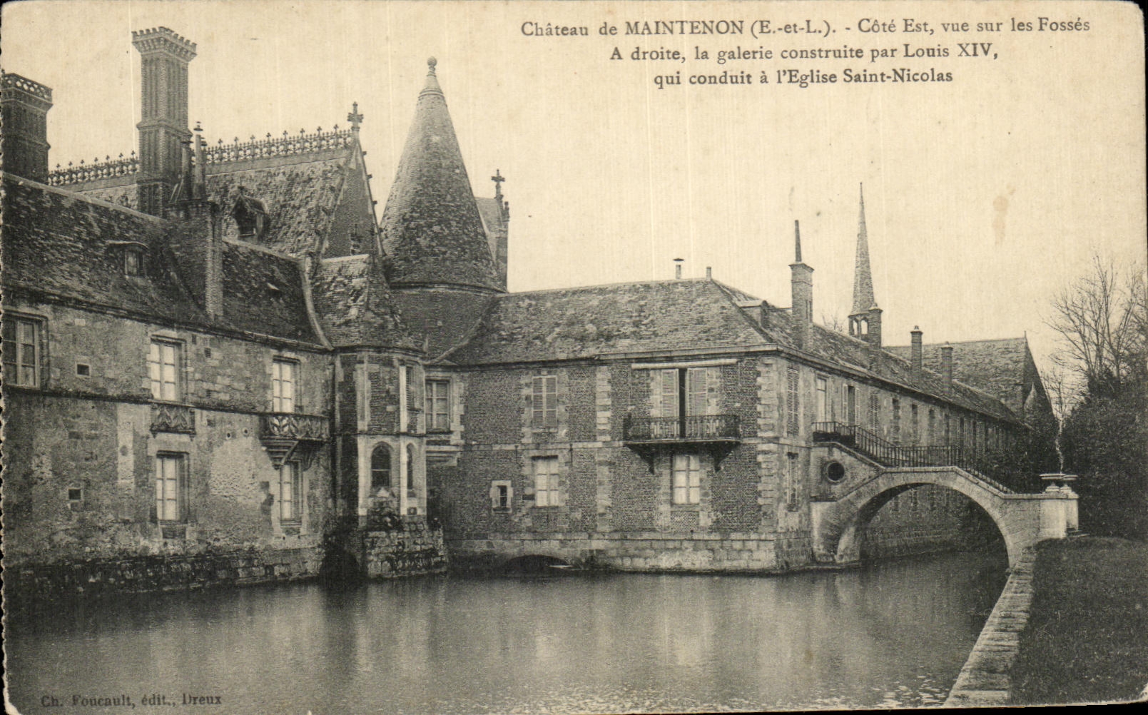 Castillo de CPA de la costa este de Maintenon visto en los hoyos